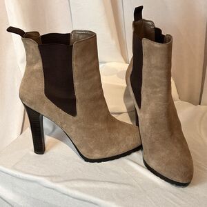 Ralph Lauren Tiara Brown Suede Pull On Ankle Heeled‎ Booties EUC size 10